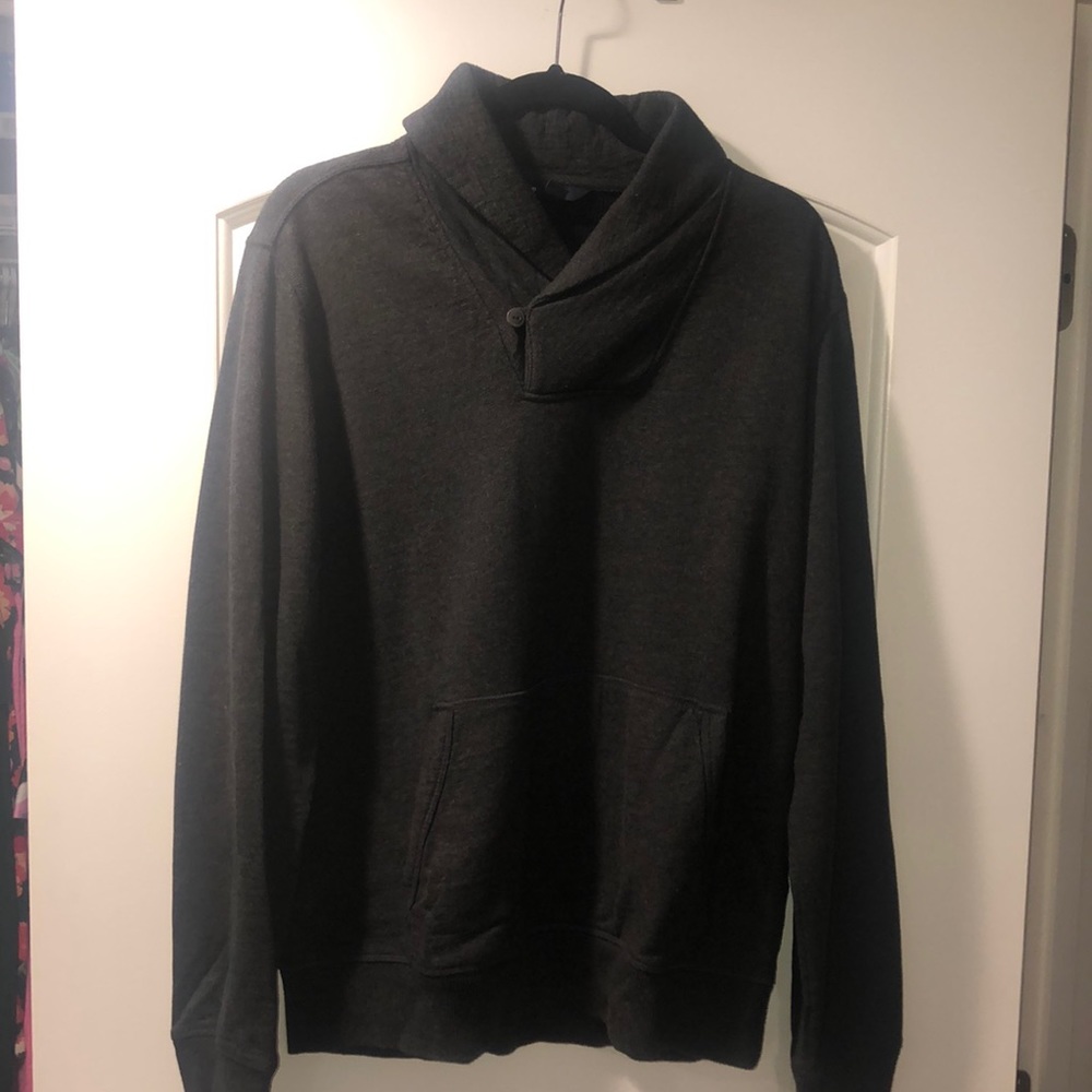 Like new Gap Men’s gray sweater with collar